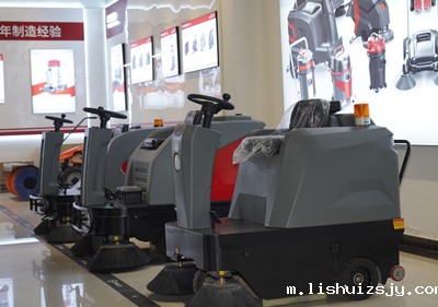 工厂车间用小型扫地车清扫可以吗