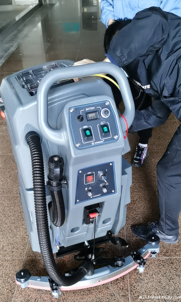 新乡立白实业公司采购BETVICTOR伟德电竞在线客服清洁设备