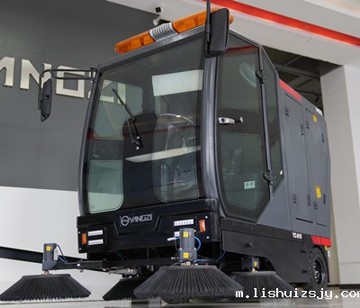 扫地车厂家教你轻松完成机器维护保养工作