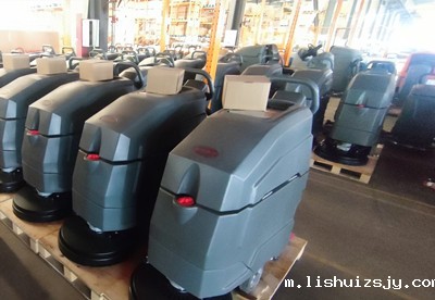 给手推式洗地机添加清洗时要注意什么