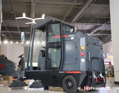 扫地车 扫地车