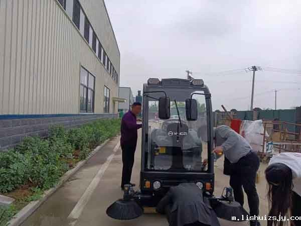 下雨天扫地车可以正常使用吗