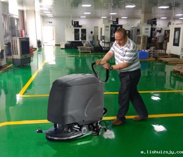 BETVICTOR伟德电竞在线客服手推式洗地机清洗环氧地坪
