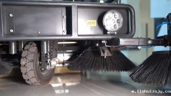 驾驶式电动扫地车清扫洁净度下降的原因