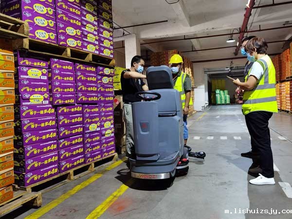 BETVICTOR伟德电竞在线客服驾驶式洗地机的工作原理