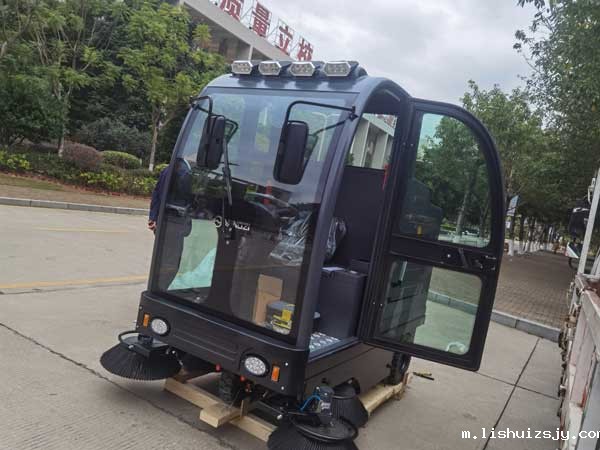 商场为何选择驾驶式扫地机