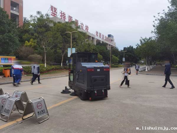 电动扫地车简介(图1) 电动扫地车简介