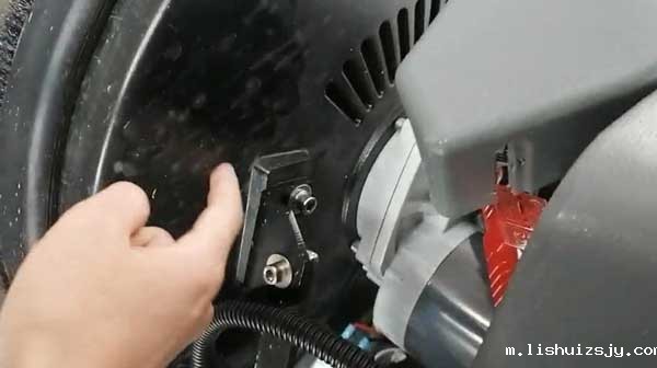 洗地机刷盘电机罢工怎么办