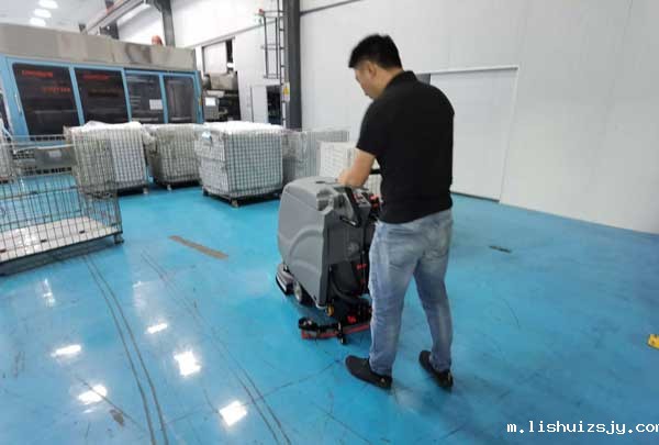 机械工厂如何正确选购洗地机