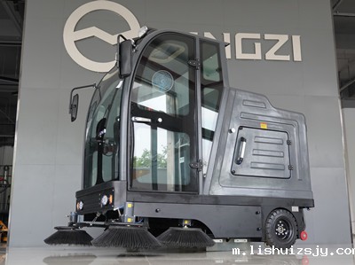 扫地车厂家谈使用设备的优势有哪些